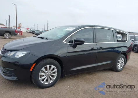 2017 Chrysler Pacifica Touring z USA, uszkodzony, nr VIN 2C4RC1DG2HR747712